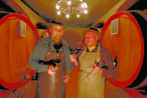 Ristorante Hotel Brezza. Oreste(dx) & Enzo Brezza nelle cantine di prodizione vini sotto il ristorante.