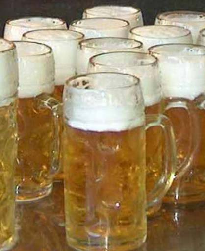 Birra, vendite in calo (-3%) cresce l’export. Ma un sorso su tre se lo beve il fisco