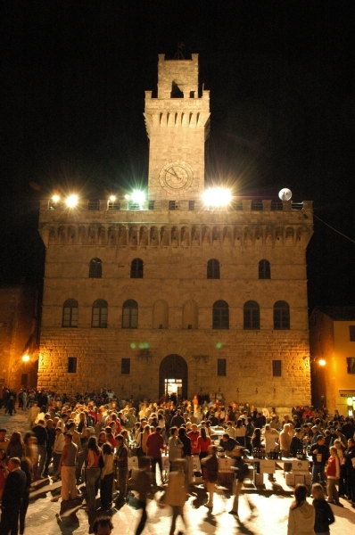 Cantine in Piazza. Il Vino Nobile protagonista dell’estate poliziana