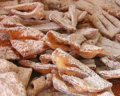 Dolci del Carnevale, una sfilata da 150 milioni di euro. Fatti in casa per 1 famiglia su 3: ecco tutte le tradizioni regionali
