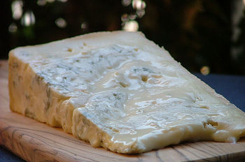 Sicurezza alimentare. Controlli Carabinieri su Dop: nel mirino falsi Parmigiano Reggiano, Mozzarella di Bufala Campana, Gorgonzola e Pistacchio di Bronte