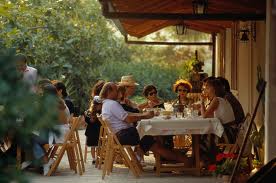 Ponti di primavera, agriturismo presi d’assalto ma solo a tavola