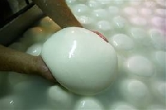 Online le analisi sulla Mozzarella di bufala campana Dop. Il Consorzio garantisce: ‘è sicura’
