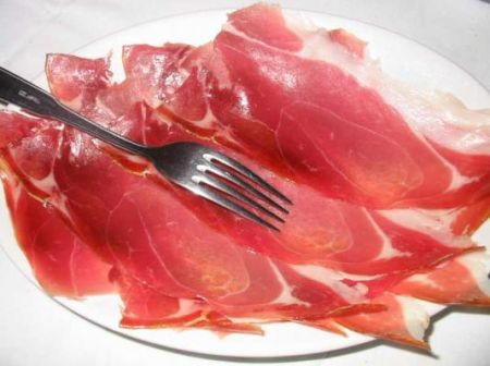 Assica, prosciutto crudo e cotto piacciono agli italiani