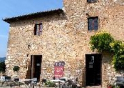 Brindisi alla Vernaccia a San Gimignano, riapre il Museo del Vino