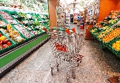 La spesa degli italiani? Cibo di media qualità e cellulari