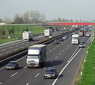 Inflazione. Col caro benzina +13,9% per frutta e verdura. 88% dei prodotti è su gomma