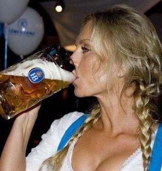 Birra, le maggiori bevitrici al mondo sono italiane. La bevono 6 su 10