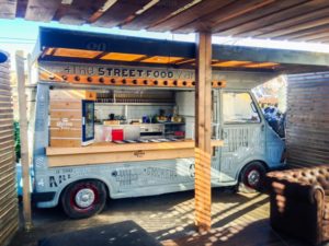 stock-photo-business-truck-vehicle-eating-streetfood-077e4e26-3dc7-4056-a9e0-a4329dbb487d