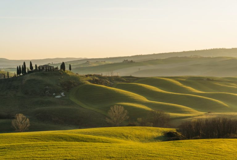 Un terreno gratis da coltivare (per 20 anni) con il terzo figlio. Manovra, arriva la conferma di Centinaio