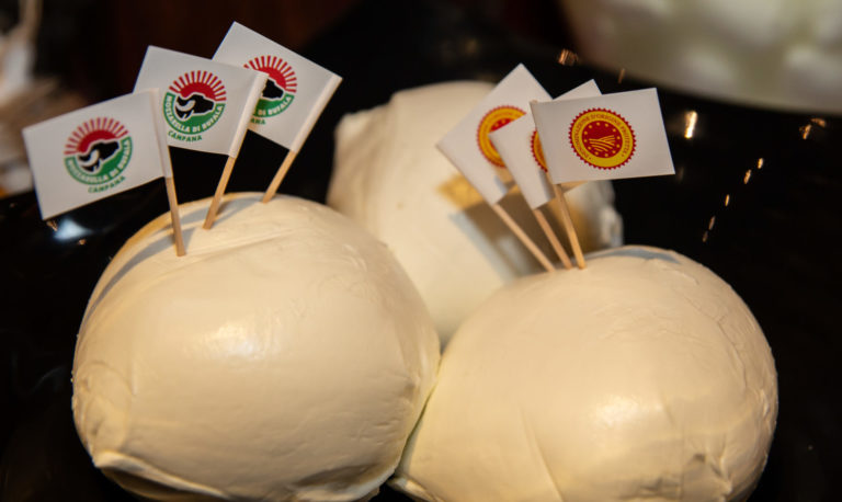 No Tav No Export. La Mozzarella di Bufala Dop risponde al sottosegretario Di Stefano. Logistica è priorità da risolvere. E 1 mozzarella su 3 va all’estero