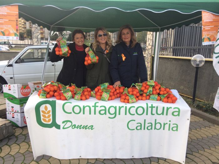 25 novembre. Da Confagricoltura Donna, clementine in piazza contro la violenza di genere