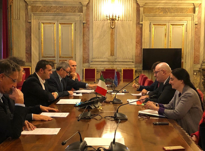 Pac, Centinaio incontra Hogan. Collaborazione per risorse adeguate agli agricoltori italiani