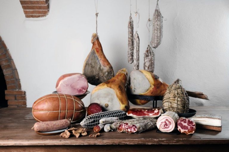 Effetto Covid per i salumi italiani. Frenano produzione (-7,1%) e consumi. Il prosciutto cotto rimane il salume più consumato in Italia