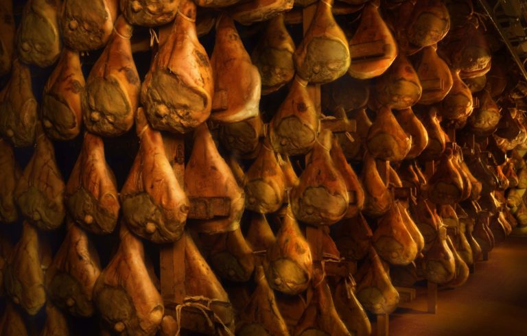PSA, Lollobrigida: Riaperto il mercato canadese per i prosciutti crudi italiani, un traguardo significativo per l’agroalimentare