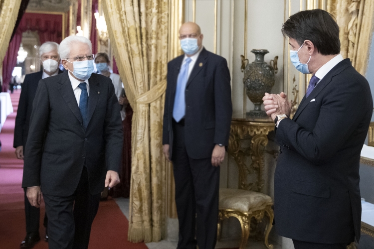 Conte da Mattarella, ha rassegnato le dimissioni. Dal 27 gennaio le consultazioni al Colle