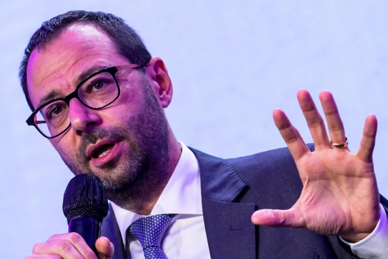 Ingegnere edile, grillino, appassionato di basket. Ecco chi è il 41esimo ministro dell’agricoltura Stefano Patuanelli (ex Mise)