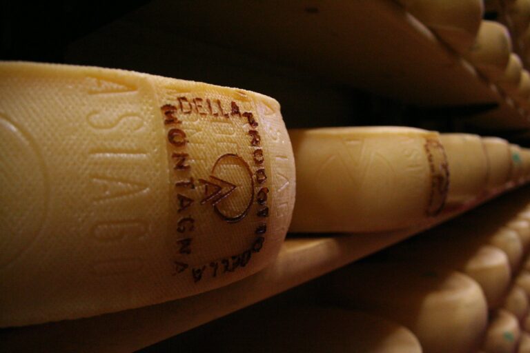 Asiago DOP Prodotto della Montagna: riaprono le malghe custodi della biodiversità