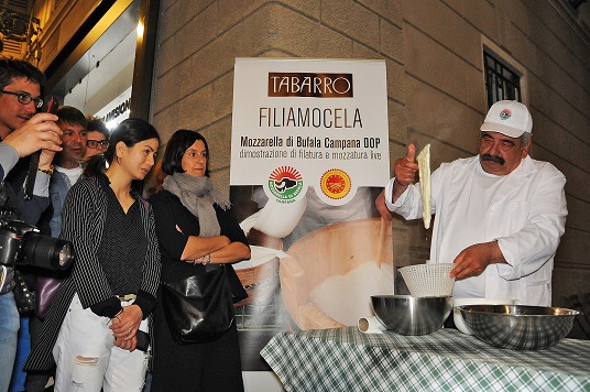 Mozzarella di Bufala Campana Dop al Cibus. Nasce la Caprese versione gelato