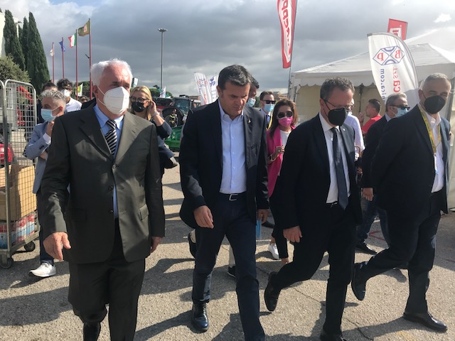 Agriumbria. Centinaio (Mipaaf): Agroalimentare italiano c’è ed è orgoglio Paese. Nel 2022 chiuderà con un +16%