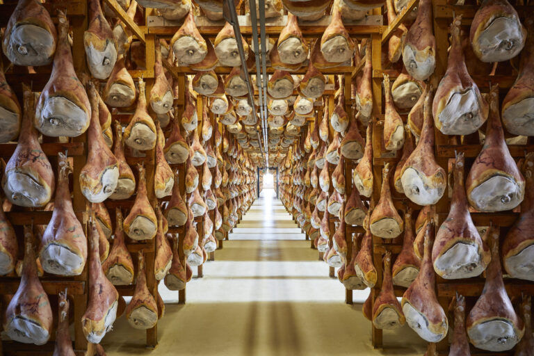 Consorzio del Prosciutto San Daniele: da Intesa Sanpaolo 40 mln di euro per la crescita di un’eccellenza italiana