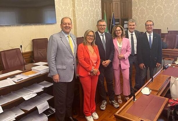 Vallardi saluta. Ultima seduta della Commissione Agricoltura del Senato