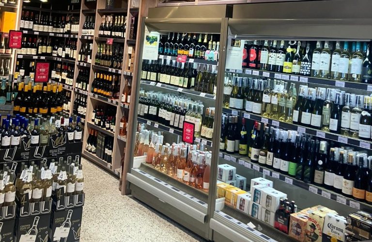 Vinitaly, Enpaia-Censis sui dazi: Vino italiano sotto scacco Usa. 54 milioni di bottiglie da ricollocare nei Paesi Ue