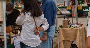 Filiera corta protagonista per le feste: a Natale shopping nei mercati degli agricoltori per una famiglia su tre