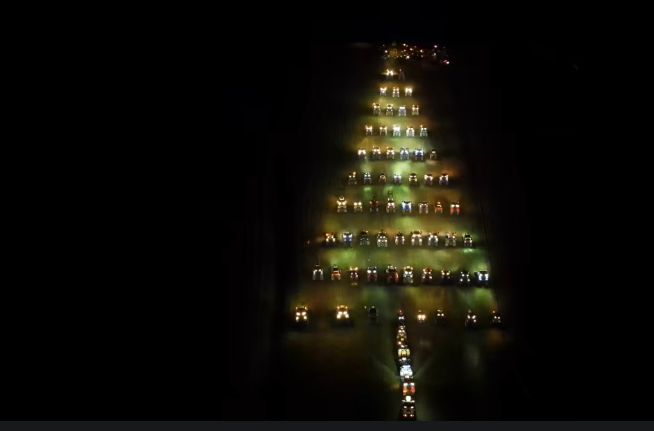 L’albero di Natale si accende con i trattori. A Montepulciano (Si) la singolare iniziativa