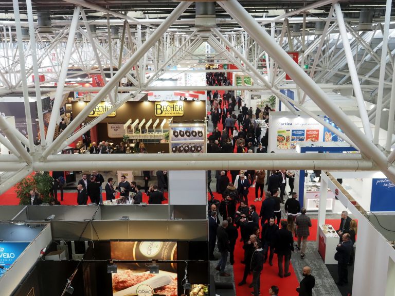 Il fenomeno delle private label vale il 31,5% della distrubuzione. Dal 16 al 17 gennaio la ventesima edizione di Marca a BolognaFiere. Intervista al direttore dell’evento, Domenico Lunghi