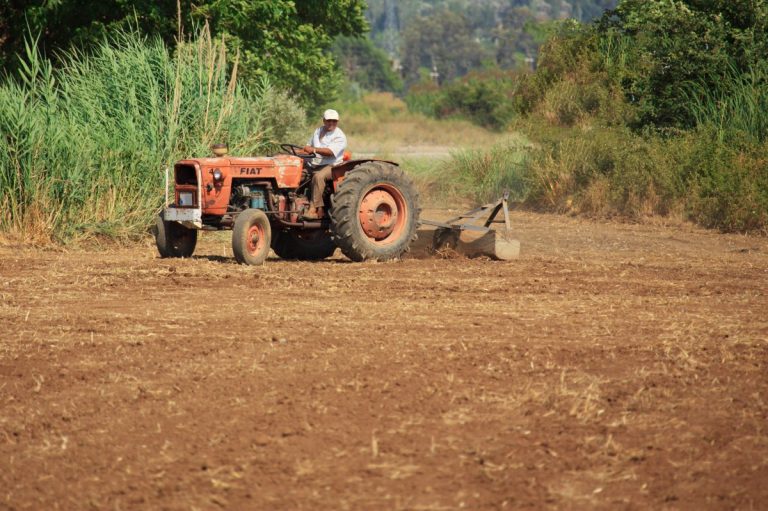 Mezzi agricoli: necessari chiarimenti e tutela per obbligo assicurativo ‘rischio statico’