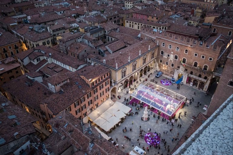 Verona in festa con il vino: ecco la mappa di Vinitaly and the City con tutti gli appuntamenti in centro città