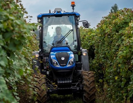 Il sistema di guida avanzata di New Holland per trattori speciali vince il premio EIMA per l’innovazione tecnica