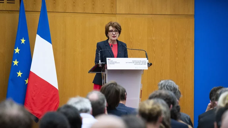 Francia guarda alla PAC dopo il 2027. Ministra Genevard riunisce le parti interessate per discutere le sfide della prossima politica agricola comune