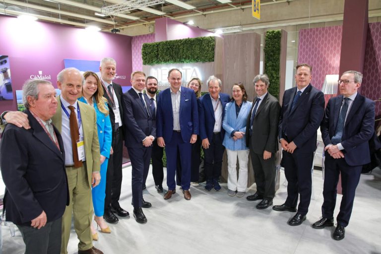 Vinitaly. Federvini: apprezzamento per impegno Governo, attesa per gli incontri europei su salute, clima e dazi
