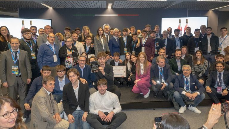 Vinitaly. La Pietra e Abodi premiano vincitori Concorso Enologico Istituti Agrari Masaf-MiM-CREA-Renisa