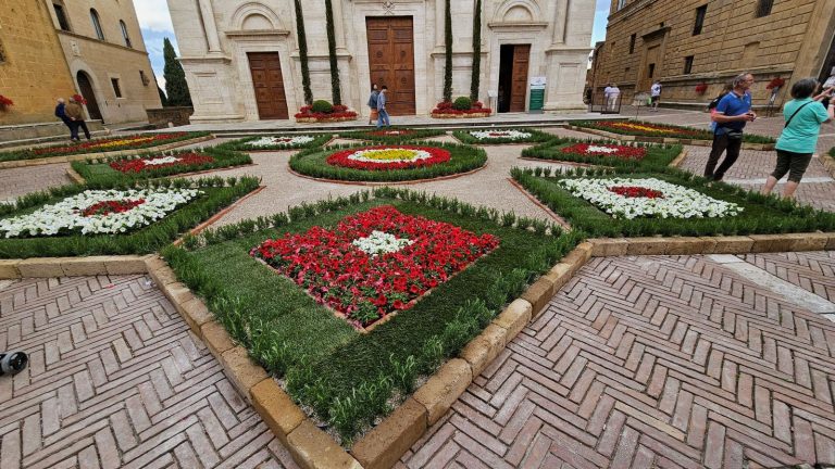 Dal 3 al 4 maggio torna in Toscana Pienza e i fiori