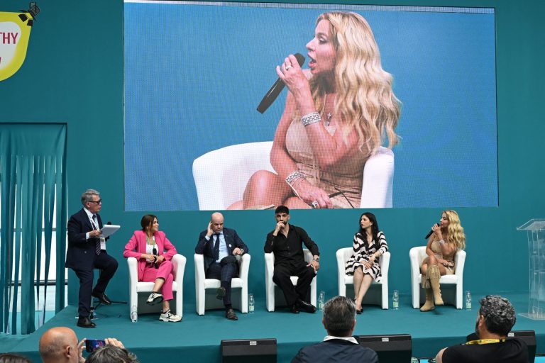 Macfrut, Valeria Marini: La vita è ancora più bella con frutta e verdura. Kiwi frutto preferito