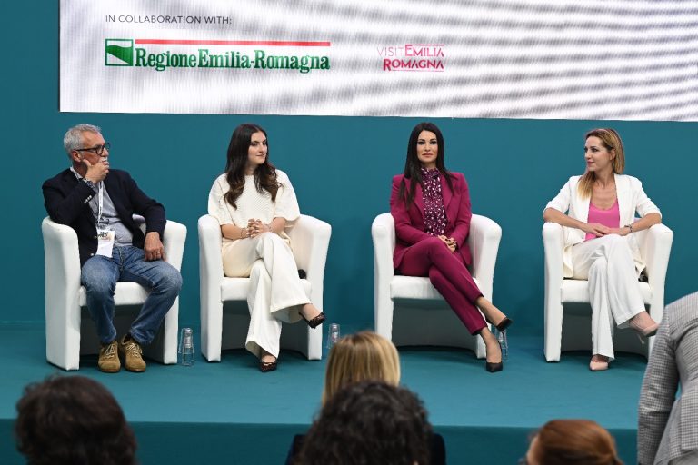 Cibo e salute. Manuela Arcuri a Macfrut: Ortofrutta e dieta mediterranea fondamentali per benessere psico-fisico