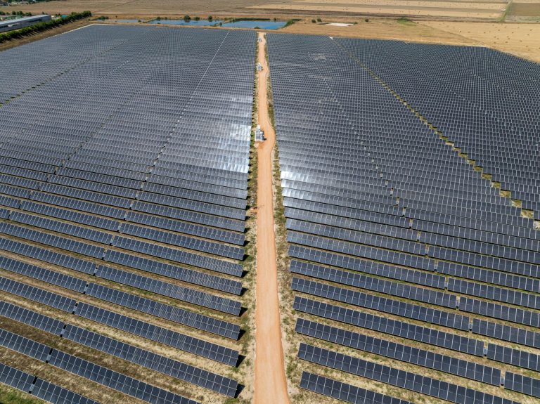Fotovoltaico. SOFAZ si accorda con Enfinity Global per acquisizione partecipazione 49% in 402 MW di impianti solari in Italia