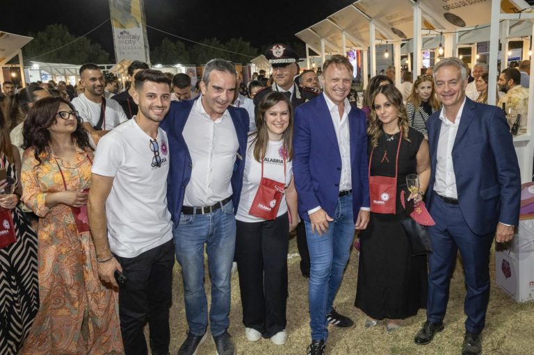 Vinitaly and the City a Sibari, Lollobrigida: Sud che guarda avanti e si afferma con lavoro, qualità e la visione che costruisce valore