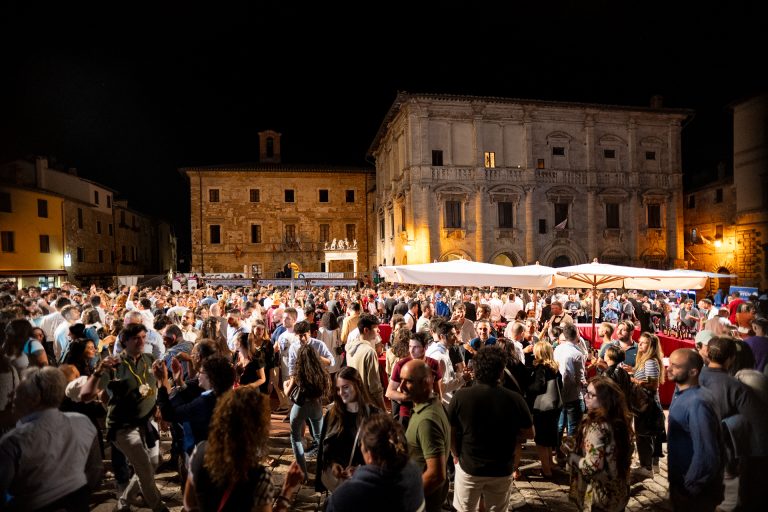 A Montepulciano il vino incontra le stelle. Brindisi zodiacali nella notte di San Lorenzo
