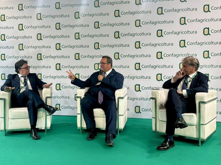 Click Day addio? Durigon da Confagricoltura: servono 100mila stagionali, in Italia un milione di addetti all’agricoltura, di cui 1 terzo stranieri