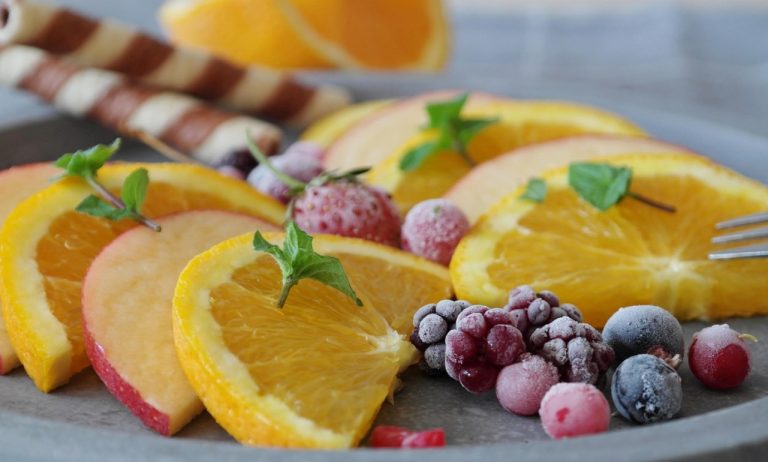 Frutta italiana a dura prova per il clima. Confagricoltura: Lieve ripresa dei consumi, bene frutti rossi e uva senza semi