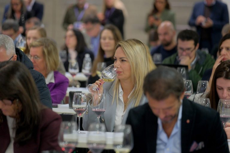 Vino: a Vinitaly.USA l’Italia che reagisce ai dazi. Il 5 e 6 ottobre la fiera business a Chicago