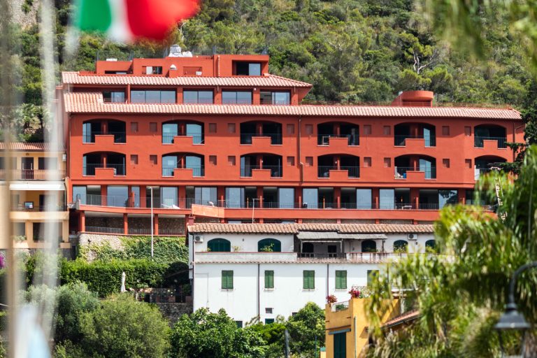 Tra mare e radici a La Roqqa di Porto Ercole: incontro tra due cucine